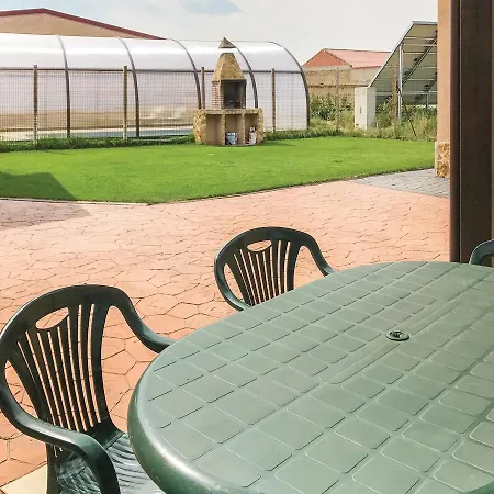 Three-bedroom Holiday In Villarin De Campos
